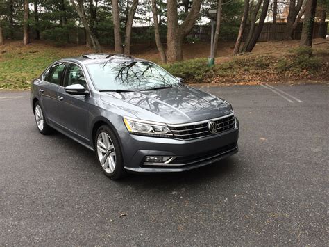 Car Review: Volkswagen Passat’s midsize sedan still offers V-6 engine ...