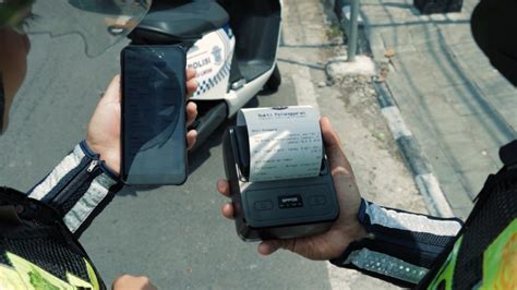 Polisi Di Kota Malang Terapkan Tilang E Tle Mobile Handheld Apa Itu