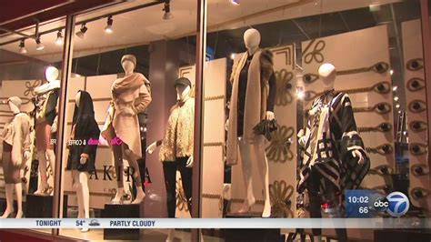 Group Of Girls Robs Akira Store In Lincoln Park Abc7 Chicago