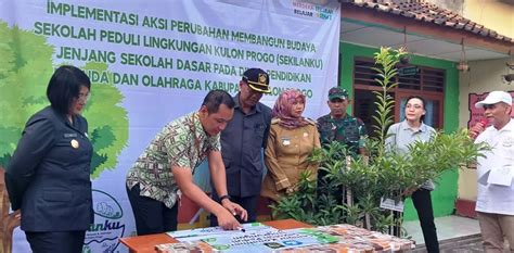 Serahkan Csr Bank Bpd Diy Komitmen Dukung Program Sekilanku Krjogja