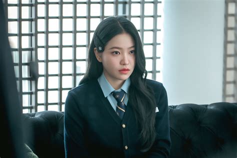 Kim Ye Rim (Yeri) And Lee Eun Saem Shake Up The Hierarchy At School In