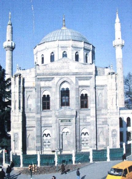 Pertevniyal Valide Sultan Camii Degisti