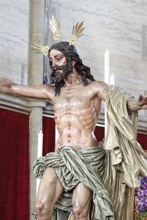 Sevilla A Traves De Un Objetivo Besapies A Cristo Resucitado