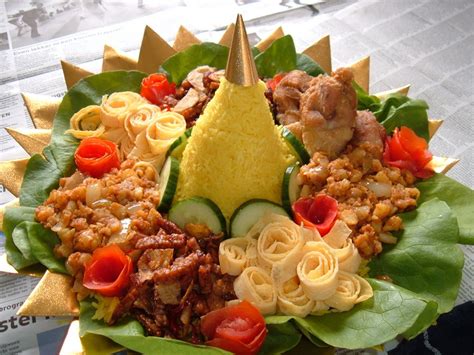 Inspirasi Cara Membuat Nasi Tumpeng Dan Hiasannya