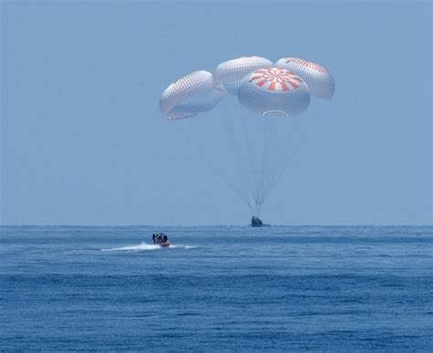 Stunning Image Gallery Documents Thrilling Spacex Splashdown First