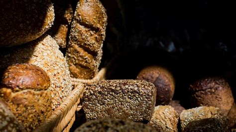 Multigrain Wholegrain Wholemeal What S The Difference And Which Bread Is Best Abc News