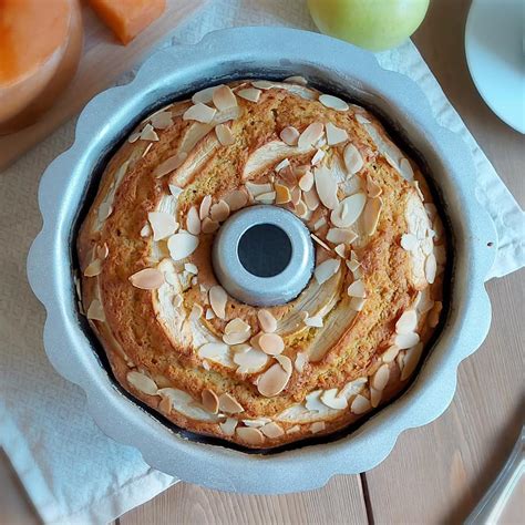 CIAMBELLA CON ZUCCA MELA E MANDORLE dolce senza burro Cucinare è come