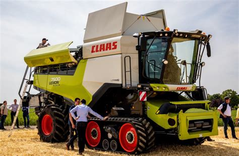 Video Next Generation Claas Lexion Combines In Action Agrilandie