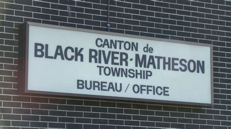 État Durgence à Black River Matheson La Moitié De Son Personnel