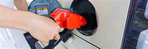 個人事業主のガソリン代は経費になる？仕訳時の勘定科目や注意点 - 確定申告お役立ち情報 - 弥生株式会社【公式】