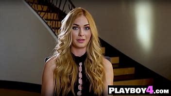 Sexy MILF Shows Nice Body XNXX