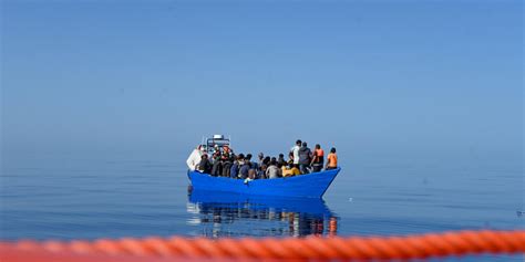 Salvati Cento Migranti Su Un Barcone Che Stava Per Affondare Giornale