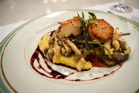 Seared Scallops With Creamy Herb Polenta Veryvera