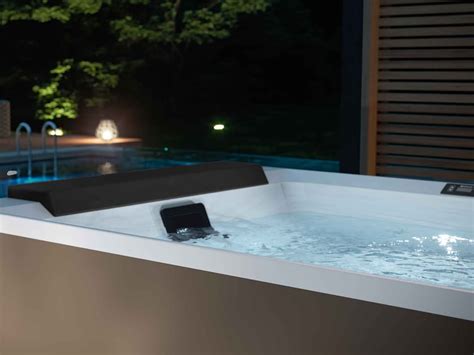 Divina M Spa Hydromassage Outdoor Hot Tub Seats By Novellini