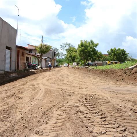 Prefeitura avança nas obras de pavimentação em diversas ruas no bairro