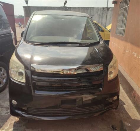 Toyota Noah Voxy Sans Plaque Goodis RDC