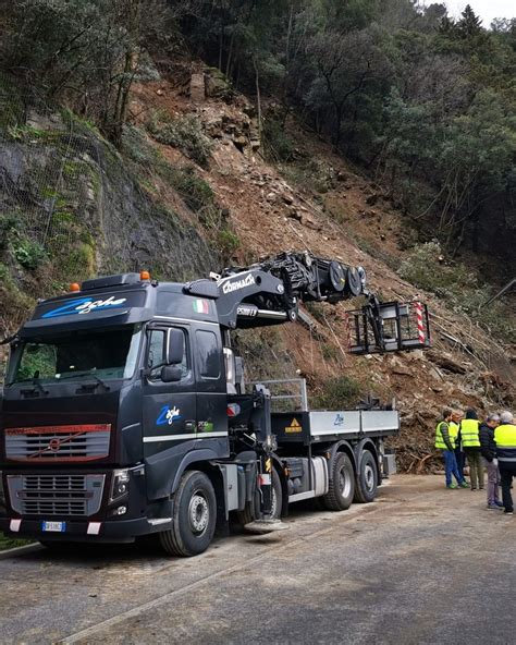 Vaiano Frana Strada Regionale 325 Aperto Un Varco Dal Bolognese