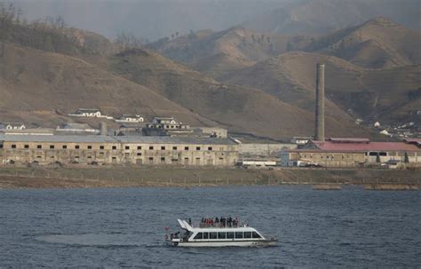 North Korea installs electric fences around new bridge to China — Radio ...