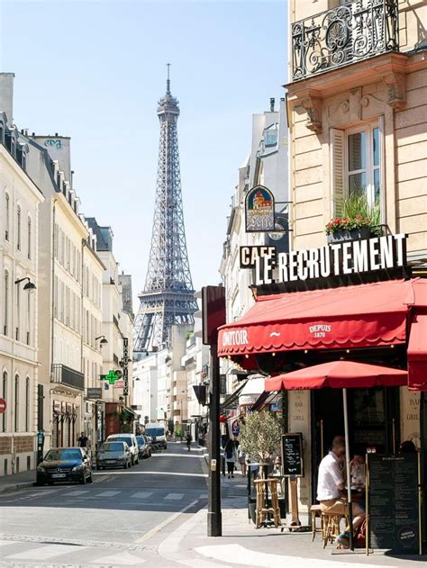 Le Recrutement Café Paris Restaurant with a View of the Eiffel Tower