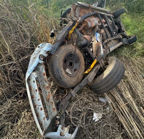 Duas Crian As S O Arremessadas Para Fora De Carro Ap S Grave Acidente