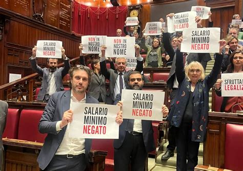 Salario Minimo Passa Il Nuovo Testo Tensione In Aula Le Opposizioni