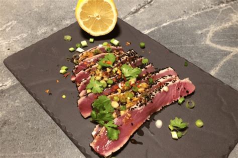 Tuna Tataki Tonijn Sashimi Met Gember Knoflook En Sojasaus Lot