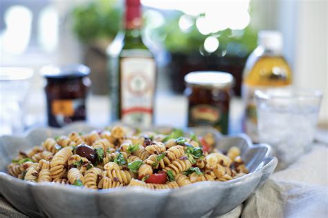 Pastasalat med soltørket tomat og oliven