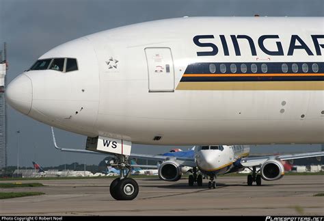 V Sws Singapore Airlines Boeing Er Photo By Robert Noel Id