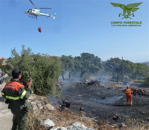 Incendio Nelle Campagne Di Masullas Sul Posto Uomini E Mezzi Del Corpo