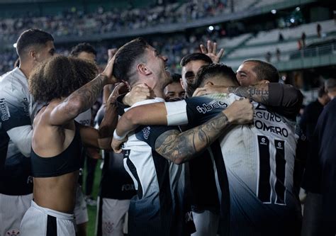 Nos P Naltis Corinthians Supera Gr Mio E Avan A Na Copa Do Brasil Placar