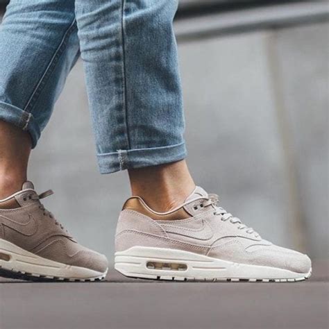 Zapatillas Nude Las Nuevas Favoritas De Tu Armario Effortless Chic