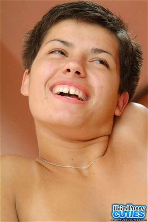 Brunette With Big Tits And Short Hair Took Off Jeans Min XXX Dessert