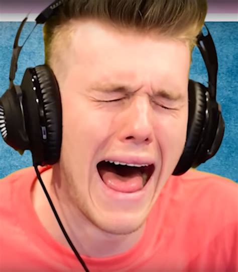 When lazarbeam gets a girlfriend before you : r/LazarBeam