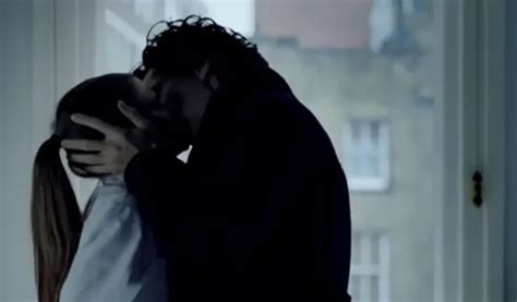 Louise Brealey Benedict Cumberbatch Kiss In Sherlock Gave Me 7000 Twitter Followers In 5