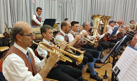 Bunt Wia Da Fr Hling Musikverein Zillingdorf Eggendorf Spielte Auf