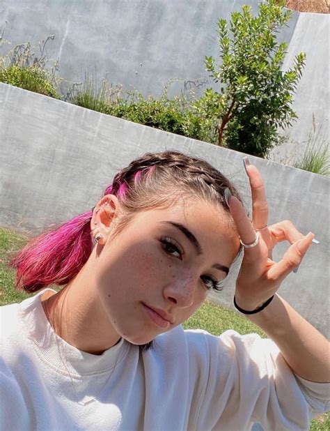 Tiktok Star Charli D Amelio Dyes Her Hair Blue After Giving A Nose Job