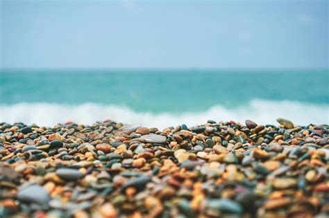 Batu Di Pantai Dan Air Laut Foto Stok Unduh Gambar Sekarang Air