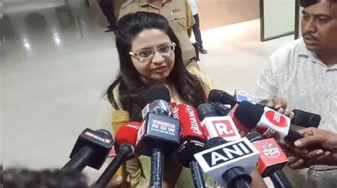 Probationary Ias Officer Puja Khedkar Lodges Police Complaint Against Pune District Collector