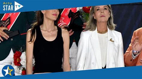 Charlotte Casiraghi D Voile Ses Paules Aux C T S De Sa M Re Caroline