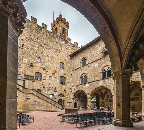 Musée Palais Bargello Cour Et Fresques Des Salles Florence