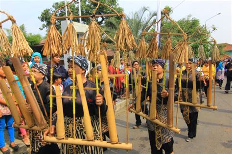 Seren Taun Upacara Adat Panen Masyarakat Sunda Infobudaya Net