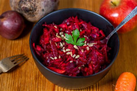 Rote Beete Rohkost Mit Apfel Aus Regionalen Zutaten Dailyvegan