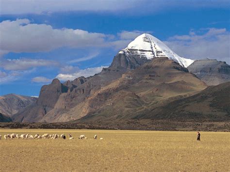 Mount Kailash A holy mountain to Hinduism, Tibetan Buddhism, Bon and ...