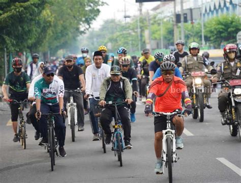 Ribuan Masyarakat Sidoarjo Ikut Gowes Bareng Gus Muhdlor