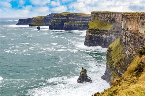 How to Hike the Cliffs of Moher in Ireland