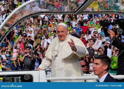 Papal Visit To Canada Pope Francis Blessing Crowds At Commonwealth