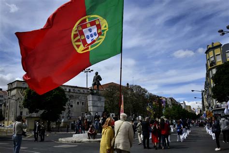 Mais De Mil Pessoas Protestam Em Lisboa Pelos Direitos Dos Trabalhadores