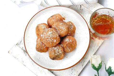 Premium Photo Oliebollen Or Sugared Fried Fritters Traditional Dutch