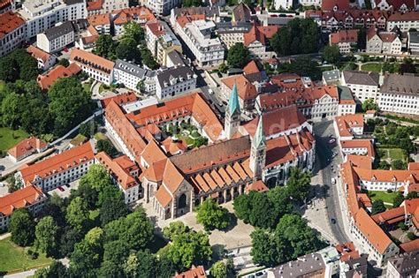 Augsburg Aus Der Vogelperspektive Kirchengeb Ude Des Domes In Der