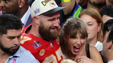 Travis Kelce Shares What Overwhelming Situations Girlfriend Taylor Swift Thrives In